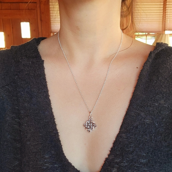 New Silver Celtic Knot Necklace - Picture 13 of 16